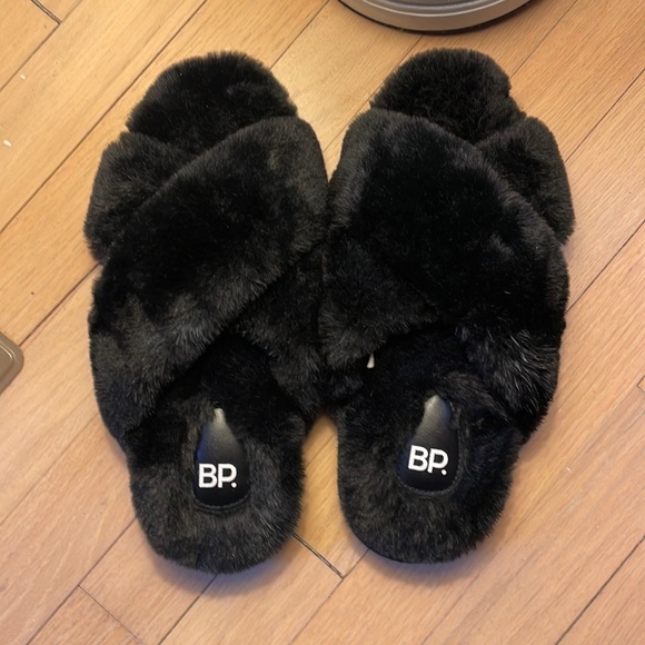 Nordstrom Shoes - Black Brass Plum (BP) Nordstrom fuzzy slide slippers